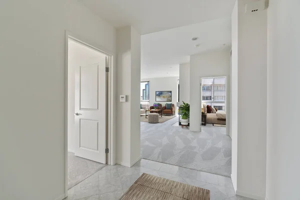 Interior Apartamento Moderno Com Grandes Janelas — Fotografia de Stock