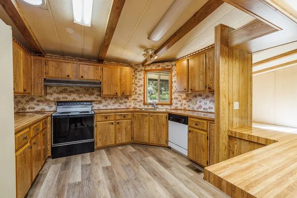 木製の要素を持つ大規模な通常のキッチン 3Dイラスト — ストック写真
