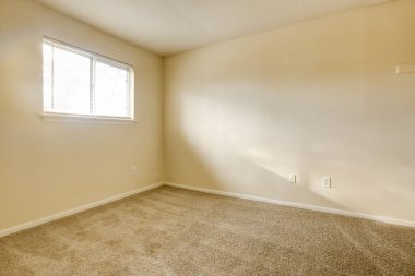 Boş oturma odası iç dizaynı ve yerde halı var. 3d oluşturma 