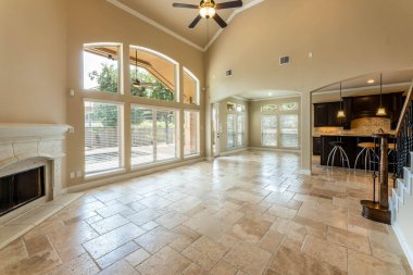 İçinde şömine olan boş bir oturma odası. 3d oluşturma 