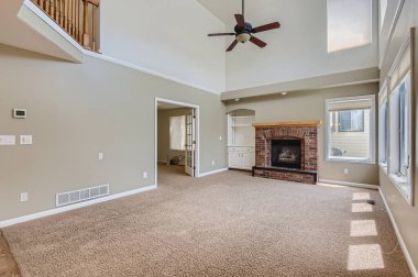 Yeni boş oda içi. 3d oluşturma