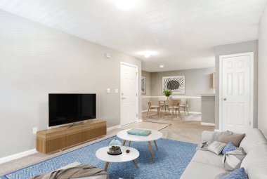 Kanepe ve sandalyeli modern oturma odasının içinde.