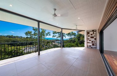 Yeni boş oda içi. 3d oluşturma