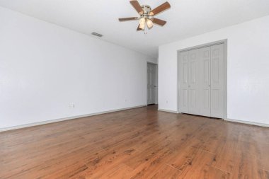 Yeni boş oda içi. 3d oluşturma