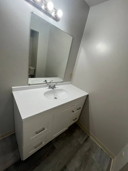 Μοντέρνο Μπάνιο Λευκό Νεροχύτη — Φωτογραφία Αρχείου
