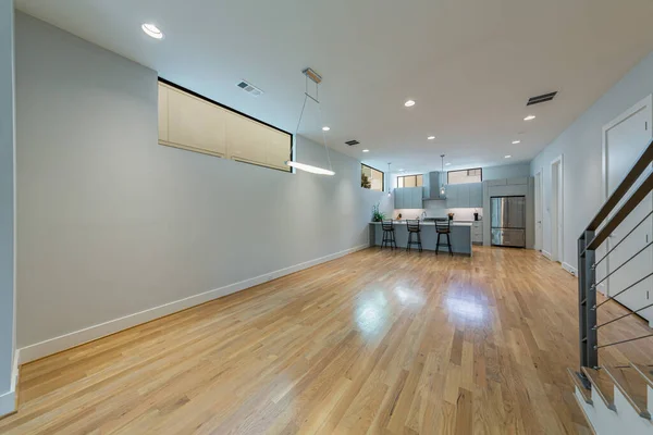 Interior Apartamento Moderno Com Piso Madeira Luz Brilhante — Fotografia de Stock