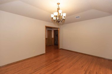 ahşap parke ile boş oda