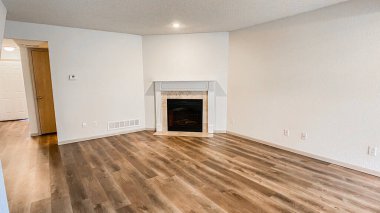 İçi şömineli boş bir oturma odası. 3d oluşturma 