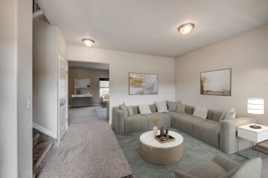 Modern bir apartmanın içinde.