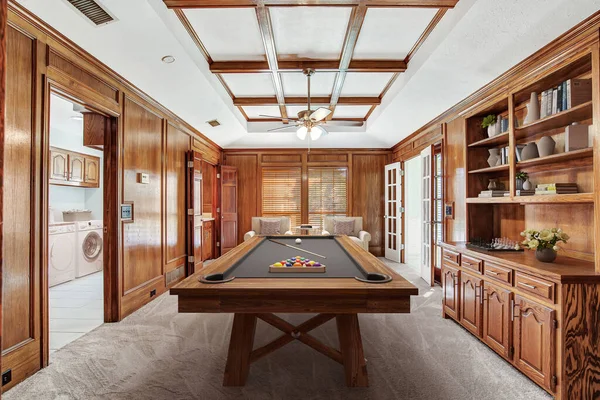 Interior Dari Ruangan Modern Dengan Meja Biliar — Stok Foto