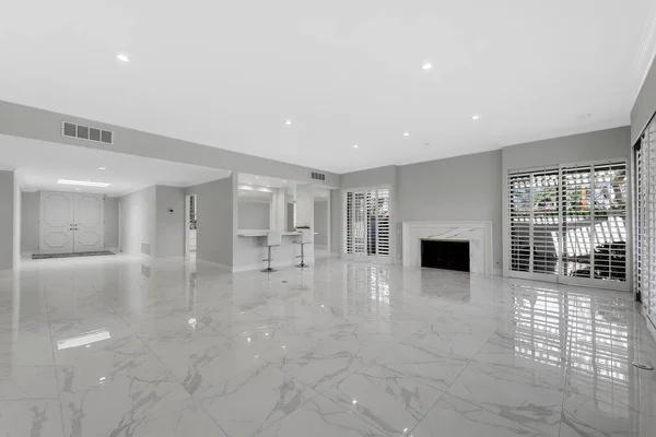 Modern Completely White Unfurnished Interior Luxury Townhouse — Stock Photo, Image