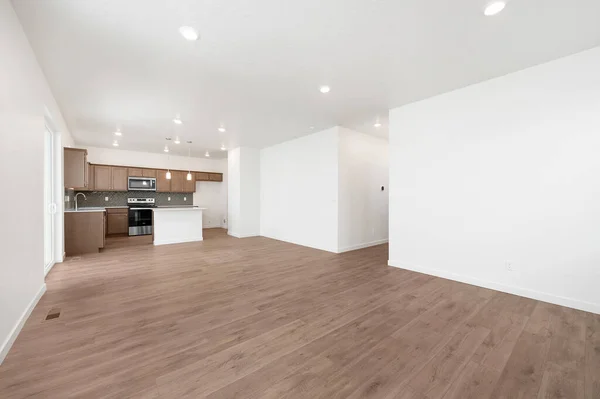 Interieur Van Modern Appartement Met Witte Muren Houten Vloer — Stockfoto