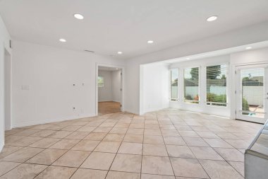 Beyaz duvarları olan boş bir oda. 3d oluşturma   