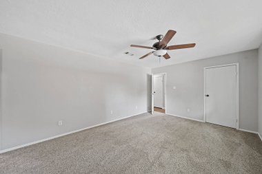 Beyaz duvarları ve zemini olan boş bir oda. iç tasarım, 3D görüntüleme