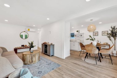 Modern iç tasarım, oturma odası, yemek masası, rahat mutfak, ev, daire, gayrimenkul. 3d oluşturma 