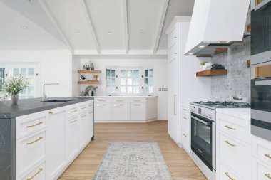 Beyaz duvarlı modern mutfak, 3D tasarım.