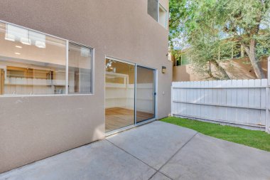 Bahçeli modern eve giriş, 3 boyutlu görüntüleme.