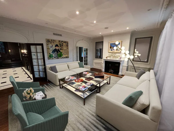インテリアに家具やソファを配置したモダンなリビングルーム3Dレンダリング — ストック写真