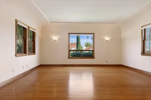 用木地板打开空房间的内部 在一个现代化的公寓里没有人居住在漂亮的房子里 3D渲染 — 图库照片