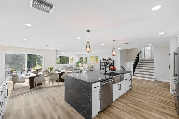 Moderne Küche Mit Weißen Wänden Und Holzboden Rendering — Stockfoto