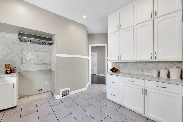 Beyaz Duvarlı Boyutlu Modern Mutfak — Stok fotoğraf