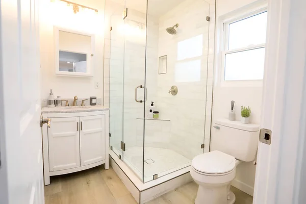 Krásný Luxusní Bílý Moderní Koupelnový Interiér Vykreslování — Stock fotografie