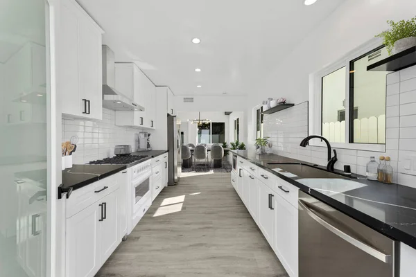 Dapur Modern Dengan Dinding Putih Rendering — Stok Foto