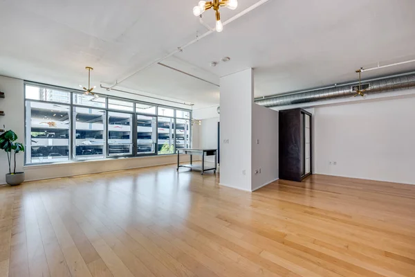 Interior Apartamento Moderno Com Piso Madeira — Fotografia de Stock