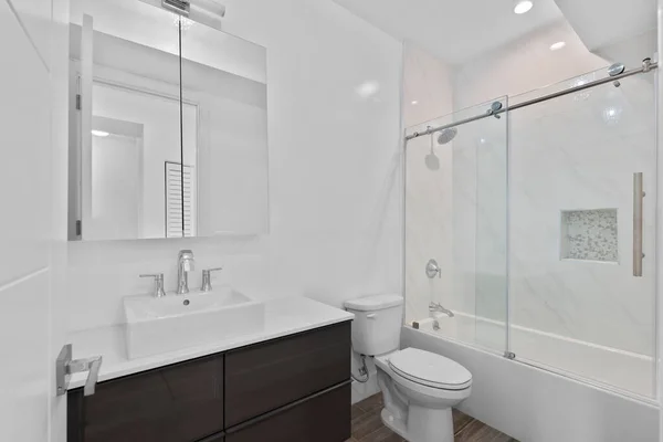 Interiér Moderní Koupelny Bílou Vanou — Stock fotografie