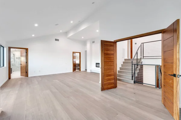 Interiér Moderního Apartmánu Dřevěnými Prvky — Stock fotografie