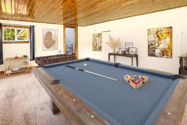 Bilardo masalı modern bir ev. 3d oluşturma