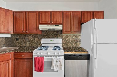 Modern evde yeni mutfak tasarımı. 3d oluşturma