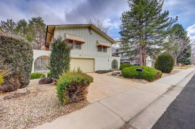 Güzel bir aile evinin dışında. 3d oluşturma