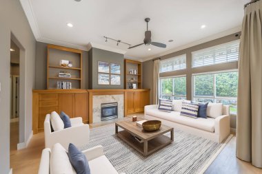 Modern oturma odasının içinde kanepe var. 3d oluşturma