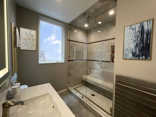 現代家の浴室のインテリアデザイン — ストック写真