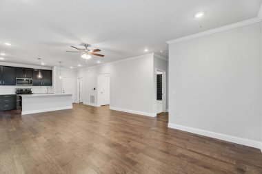 Yeni çağdaş dairenin boş alanı. Modern ev 