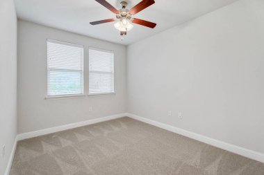 Yeni çağdaş dairenin boş alanı. Modern ev 