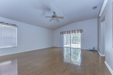 Yeni çağdaş dairenin boş alanı. Modern ev 