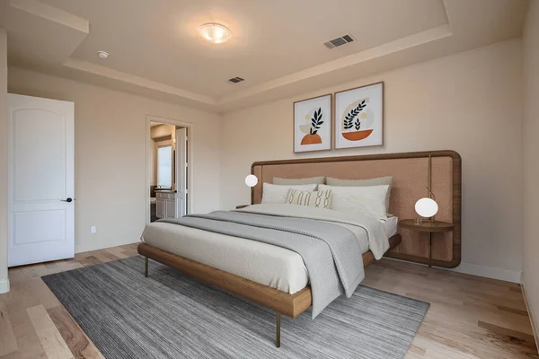 豪华明亮的卧室 舒适的王床和现代家具 昂贵卧房模板 室内设计 建筑和生活方式的概念 美国佛罗里达州 — 图库照片