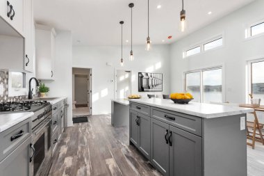 Modern mutfaktaki dolaplar ve aletler. 3d rendeirng