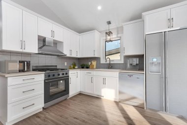 Modern mutfaktaki dolaplar ve aletler. 3d oluşturma