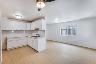 Modern mutfaktaki dolaplar ve aletler. 3d oluşturma