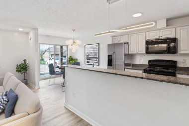 Modern mutfaktaki dolaplar ve aletler. 3d oluşturma