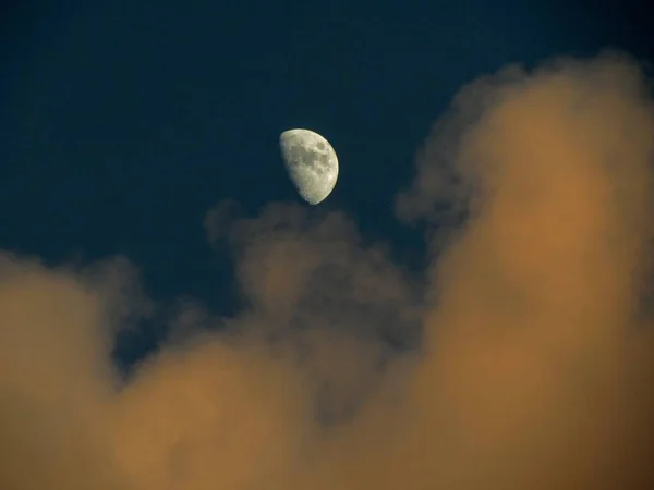 Луна Облаках Ночном Небе — стоковое фото
