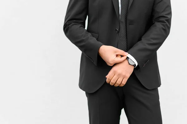 Onherkenbare Mannelijke Ondernemer Elegant Pak Hand Hand Terwijl Hij Tegen — Stockfoto