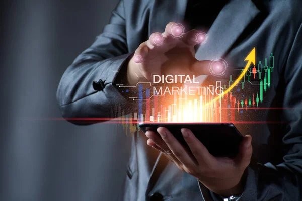 Conceito Marketing Digital Homem Negócios Analisando Internet Marketing Line Planejamento — Fotografia de Stock