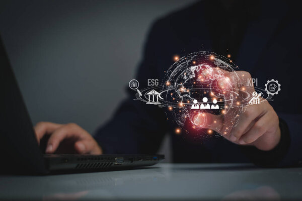 Цифровое бизнес-планирование онлайн сети. Бизнесмены используют компьютерную цифровую онлайн аналитику, планирование стартапов, долгосрочное инвестиционное планирование, финансовую стабильность, анализ фондового рынка.