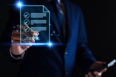 Elektronik imza işi konsepti. Müdür elektronik imza yatırım onayı, iş onayı, uygulama planı, proje onaylandı. dijital imza. elektronik belgeler, dijital iş