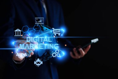 Dijital pazarlama internet reklamcılığı ve satışlar iş teknolojisi kavramını artırıyor. İşadamı erişimi çevrimiçi pazarlama, E business, E trade, Business online, global pazarlama çevrimiçi ağı.