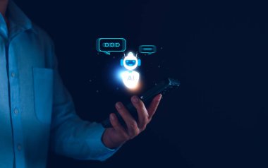 Chatbot konsepti. Yapay Zeka 'yı aç. Teknolojik akıllı robot yapay zeka kullanan işadamı, komut komutunu girin, iş bilgisi analizi için bağlantı kurun, gelecekteki teknoloji dönüşümü.